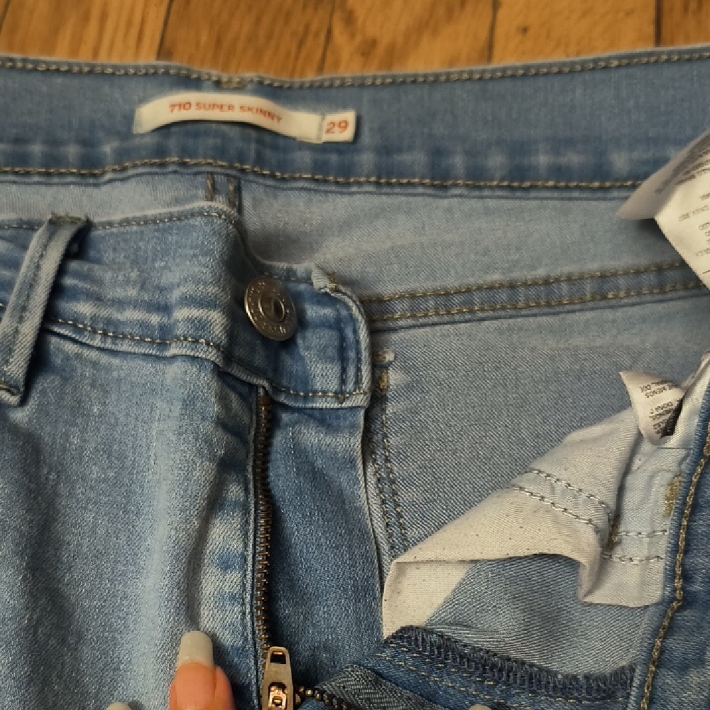 Levi's Light Blue Women's Skinny Jeans - Picture 4 of 8